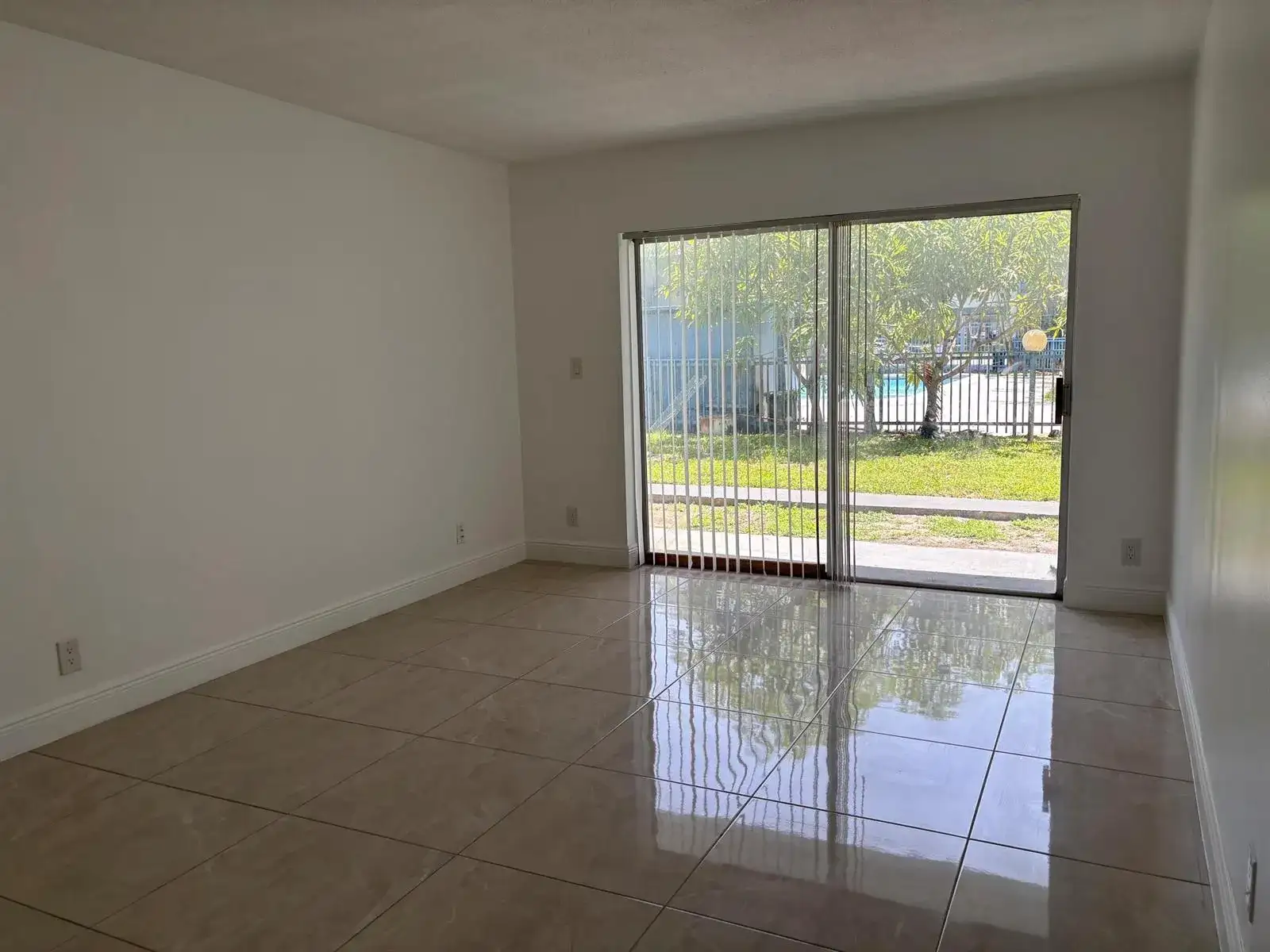 491 NW 42nd Avenue Apt 43, Plantation FL 33317 photo 2