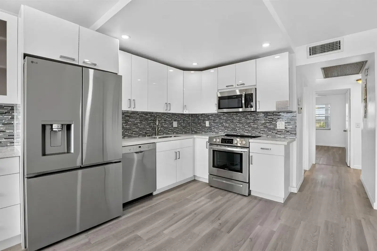 4025 Guildford # 4025, Boca Raton FL 33434 photo 2