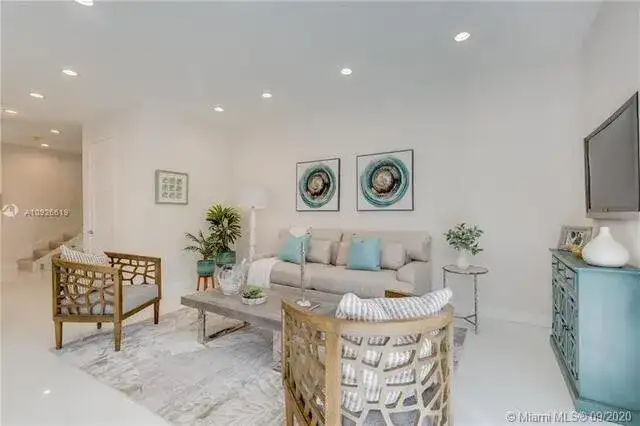 684 NE 43RD Street, Oakland Park FL 33334 photo 3