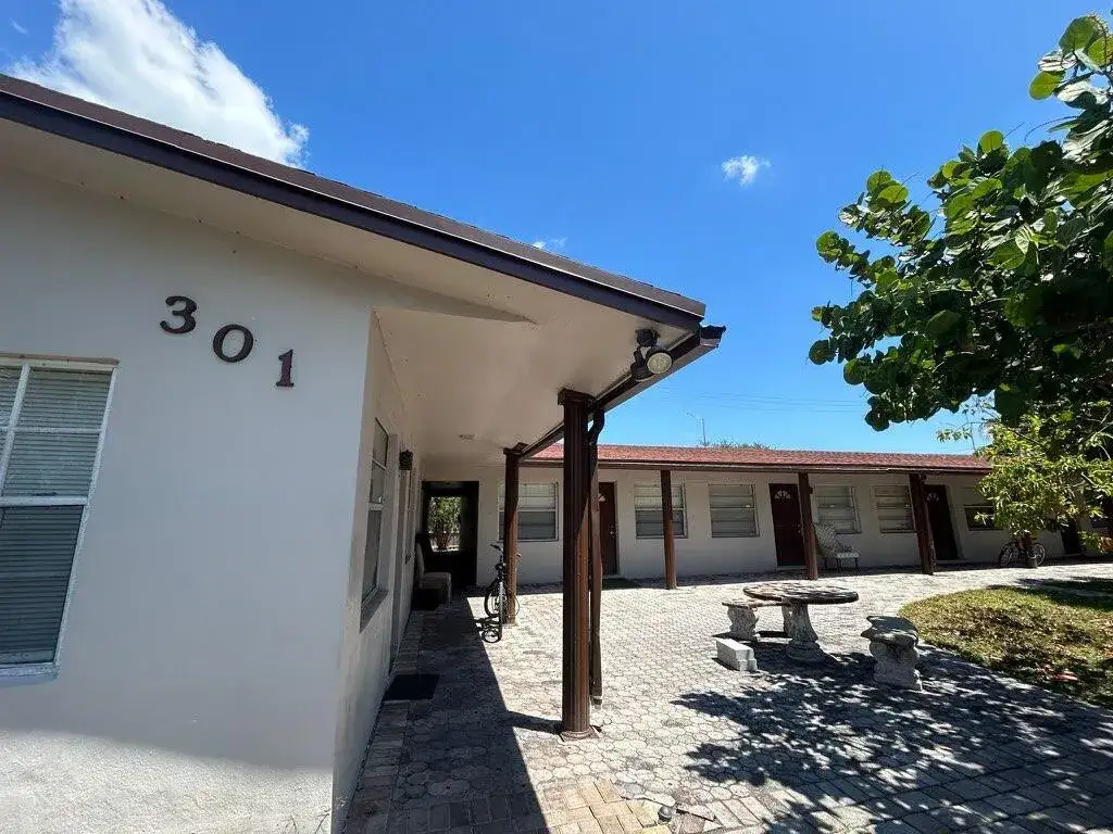 301 NW 35th Court # 10, Pompano Beach FL 33064 photo 2