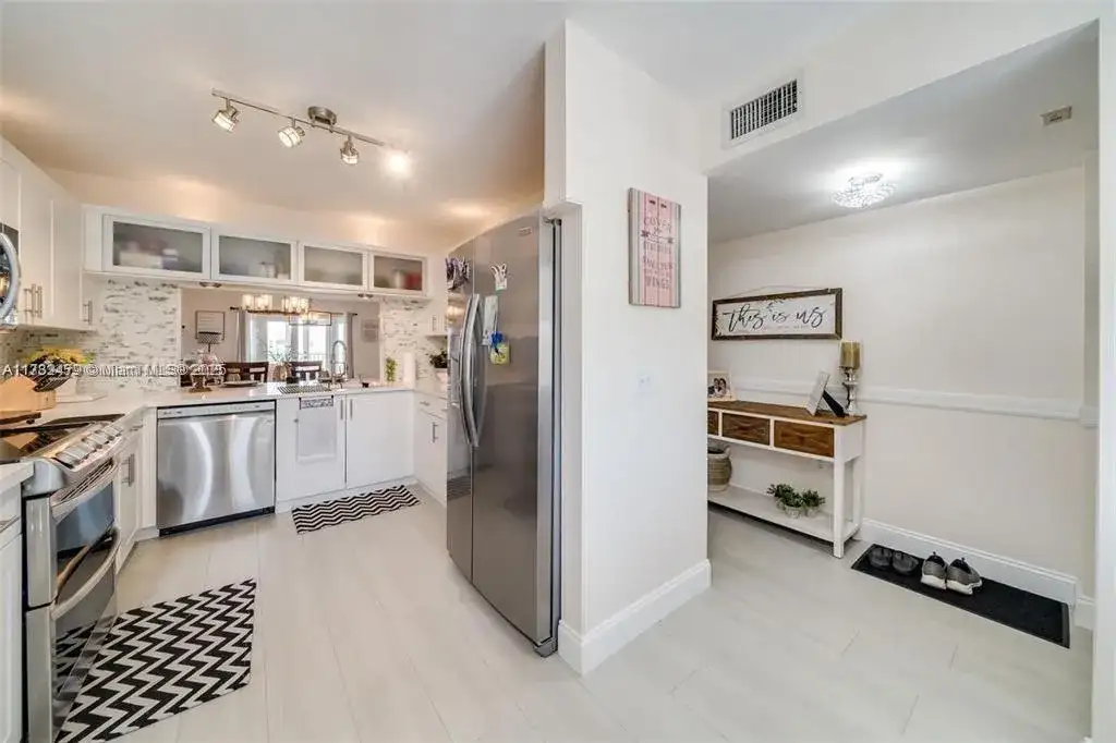 2560 NW 103RD Avenue # 406, Sunrise FL 33322 photo 3