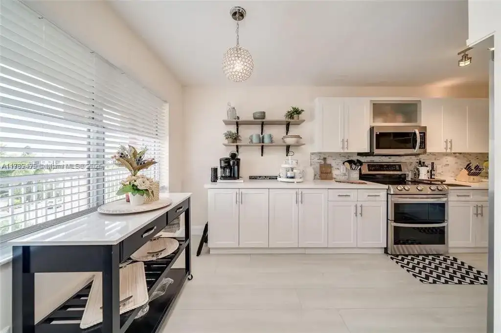 2560 NW 103RD Avenue # 406, Sunrise FL 33322 photo 4