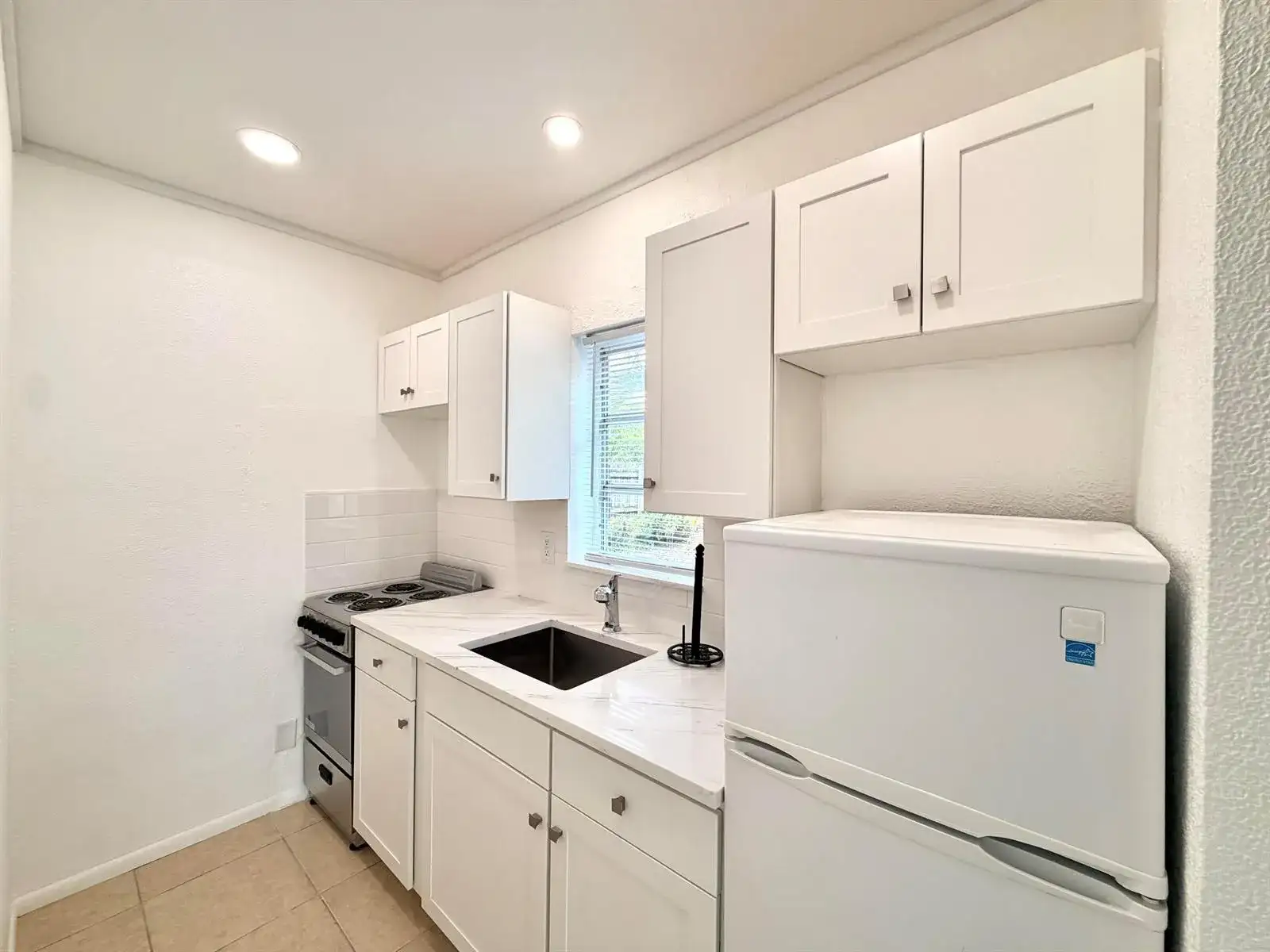 1421 NW 2nd Ave # B, Fort Lauderdale FL 33311 photo 4