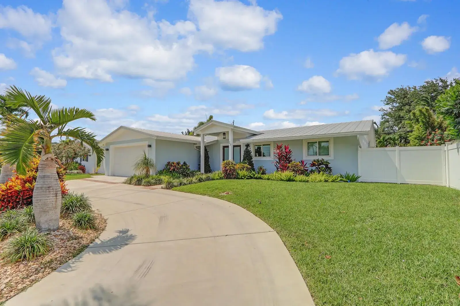 27 WILLOW Road, Tequesta FL 33469 photo 3