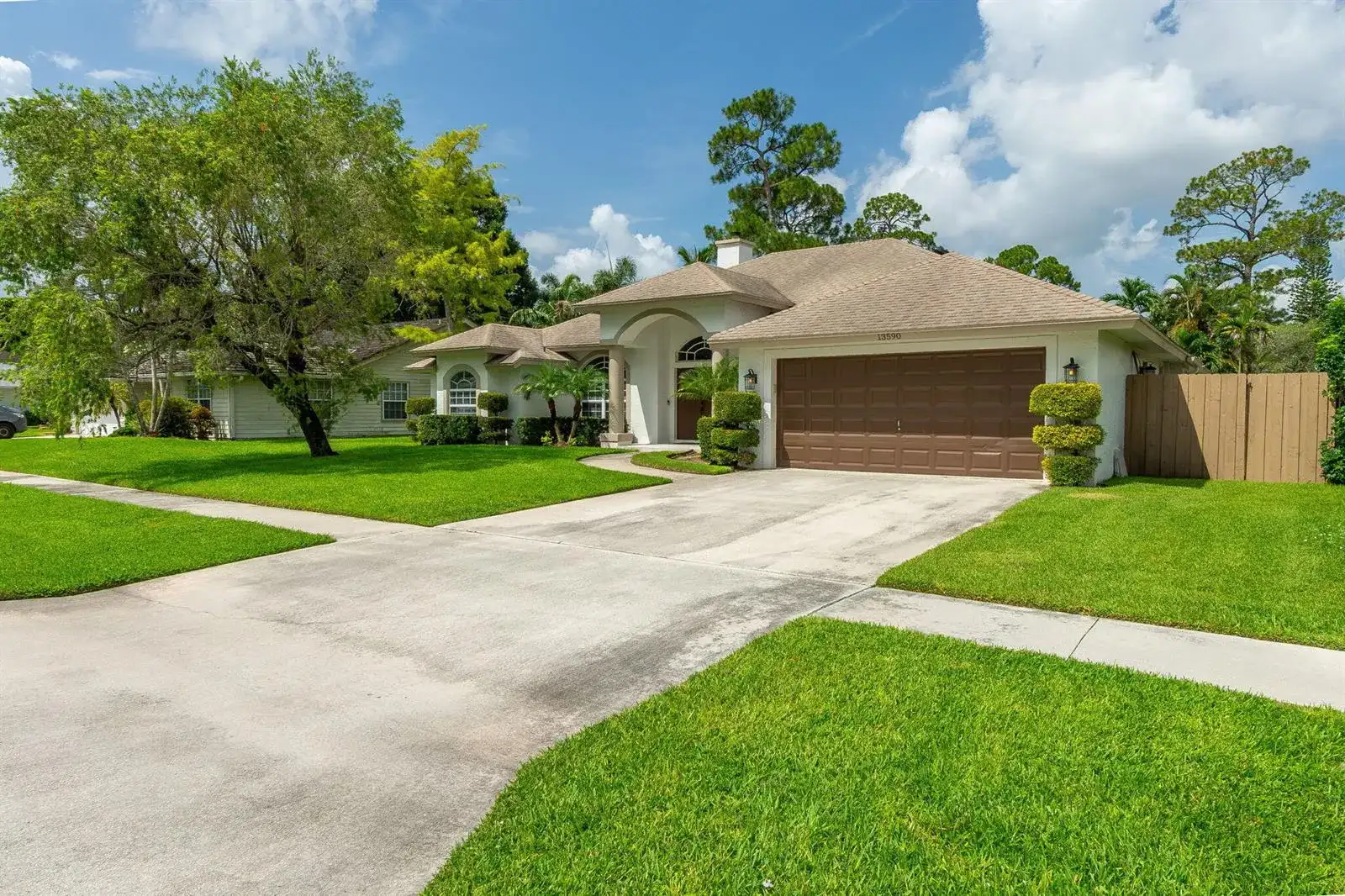 13590 Jonquil Place, Wellington FL 33414 photo 2