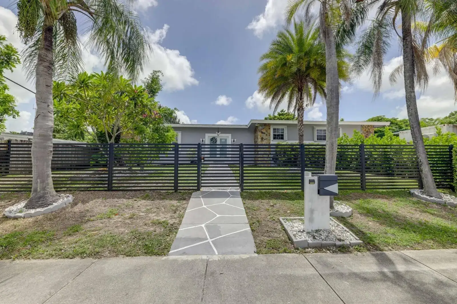 3609 SW 58TH Avenue, West Park FL 33023 photo 2