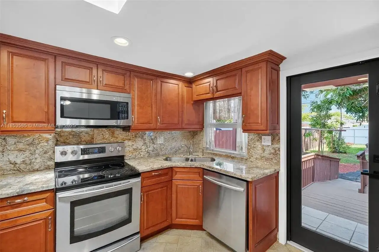 234 E 18TH Street, Hialeah FL 33010 photo 3