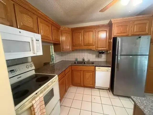 197 Lake Susan Lane, West Palm Beach FL 33411 photo 4