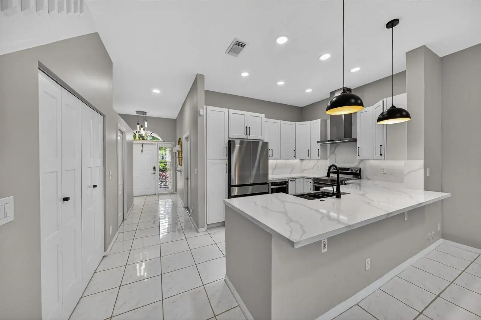 835 NE 17th Way, Fort Lauderdale FL 33304 photo 2