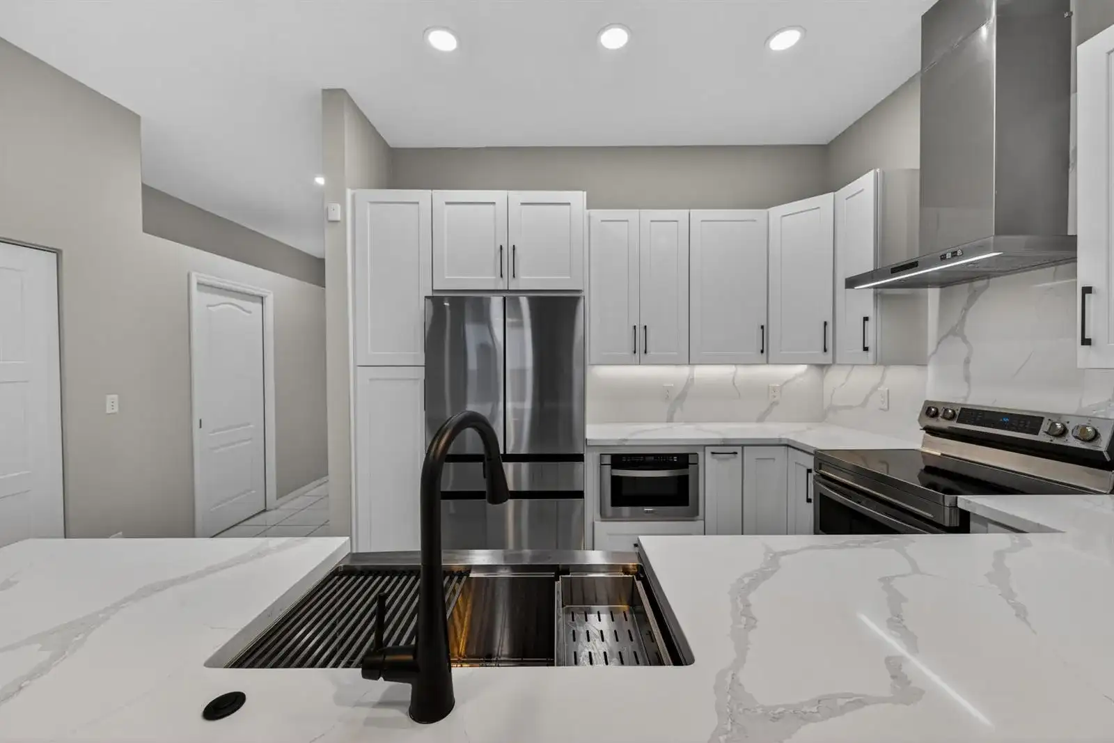 835 NE 17th Way, Fort Lauderdale FL 33304 photo 4