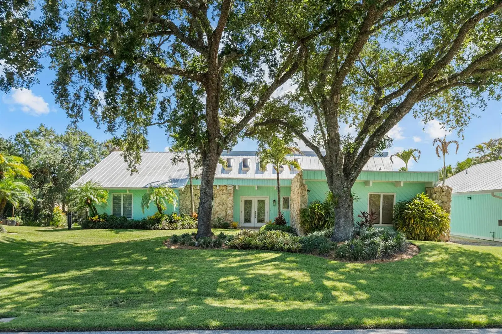 220 SW WILLOW LAKE Trail, Stuart FL 34997 photo 2