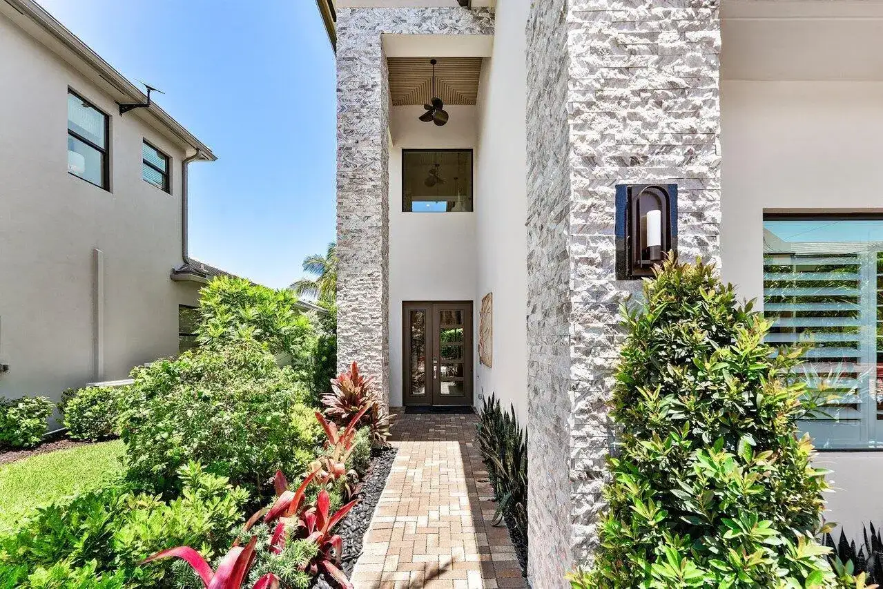 480 42nd Street, West Palm Beach FL 33407 photo 2