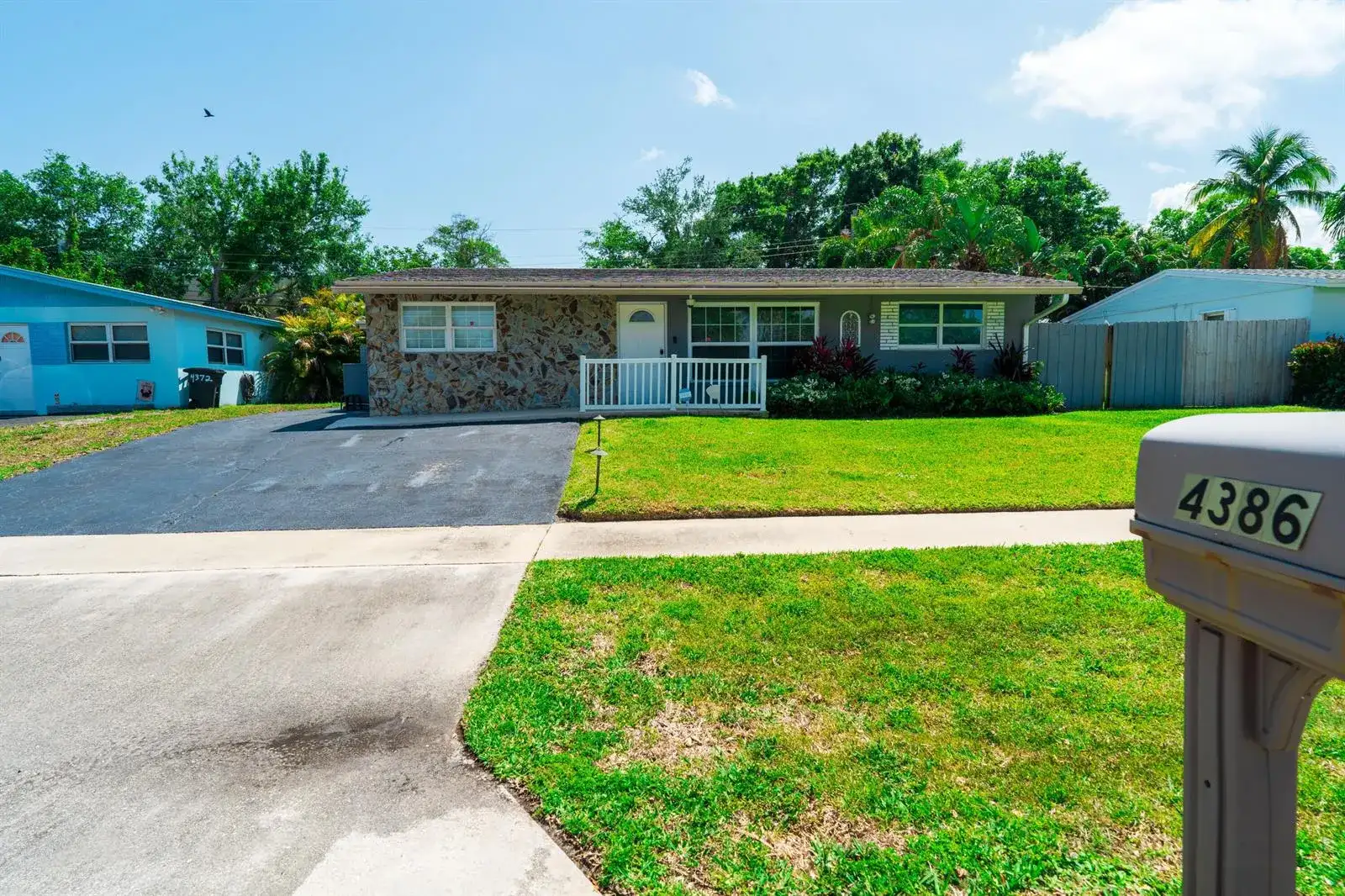 4386 Bamboo Drive, Palm Beach Gardens FL 33410 photo 2