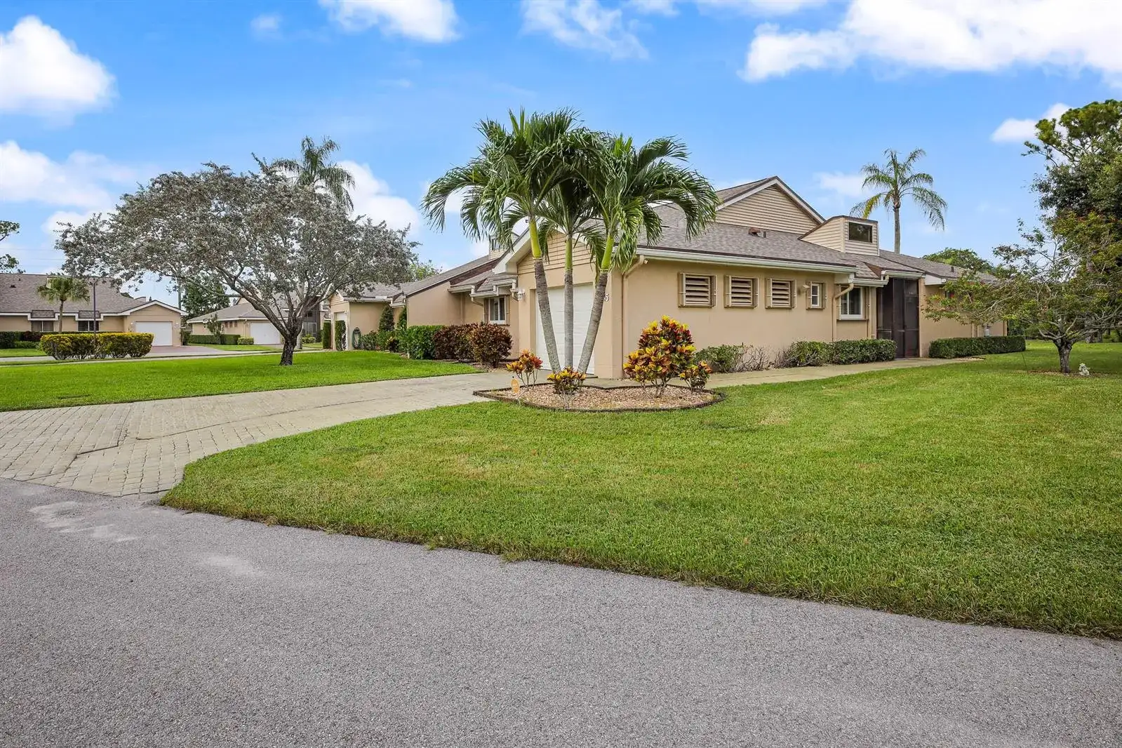 6845 FOUNTAINS Circle, Lake Worth FL 33467 photo 2