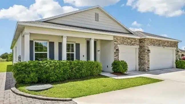 717 CAVERN Terrace, Sebastian FL 32958 photo 2