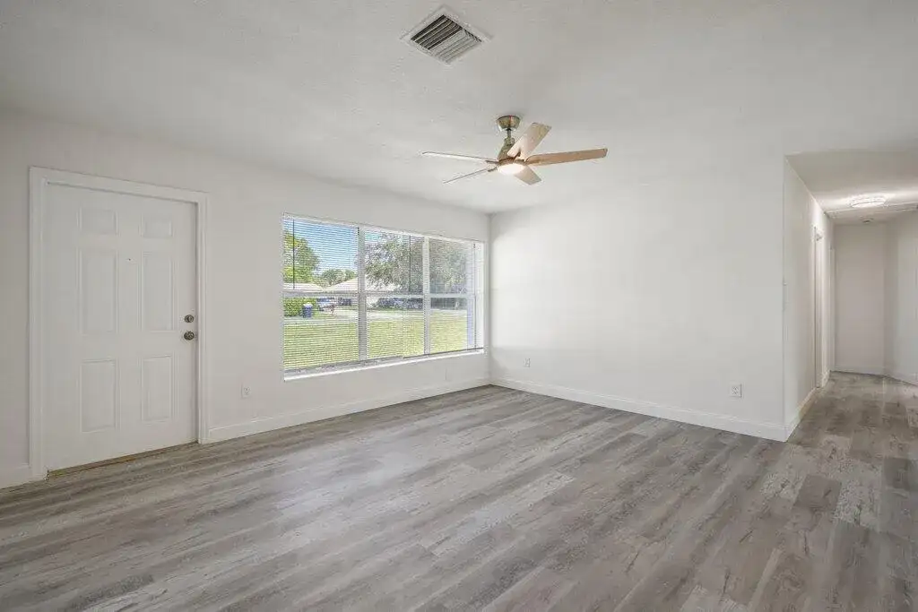 911 SE Dolphin Drive, Stuart FL 34996 photo 3