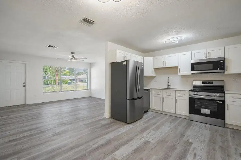 911 SE Dolphin Drive, Stuart FL 34996 photo 5