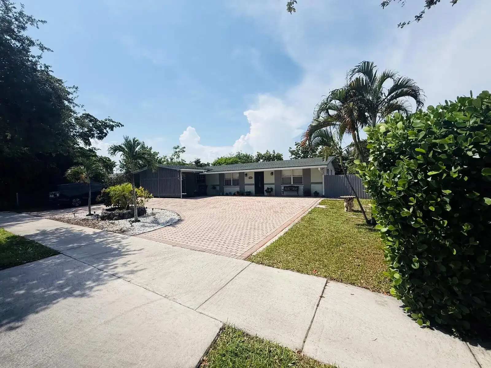 3335 10th Avenue N, Palm Springs FL 33461 photo 2