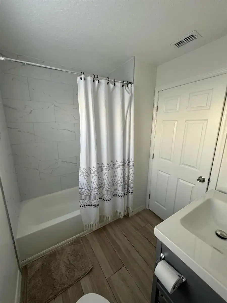 4020 E LOUISIANA Avenue, Tampa FL 33610 photo 2