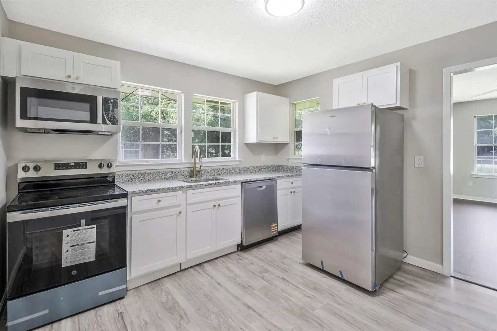 3031 W Jackson Street, FL 32505 photo 5