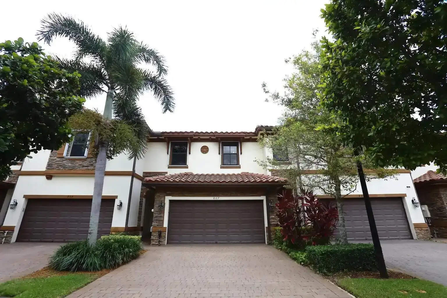 807 E Village Circle, Davie FL 33325 photo 2