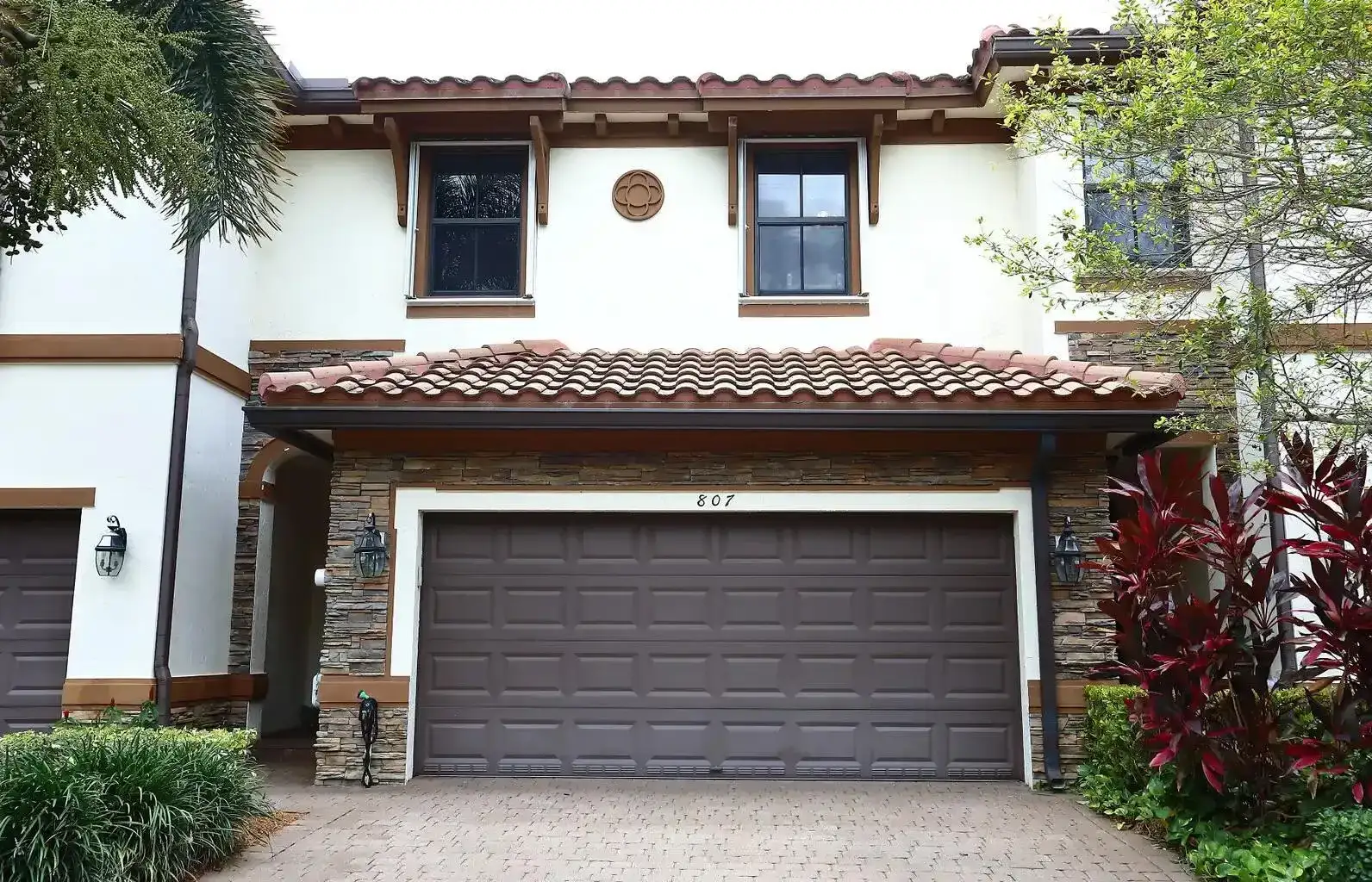 807 E Village Circle, Davie FL 33325 photo 3