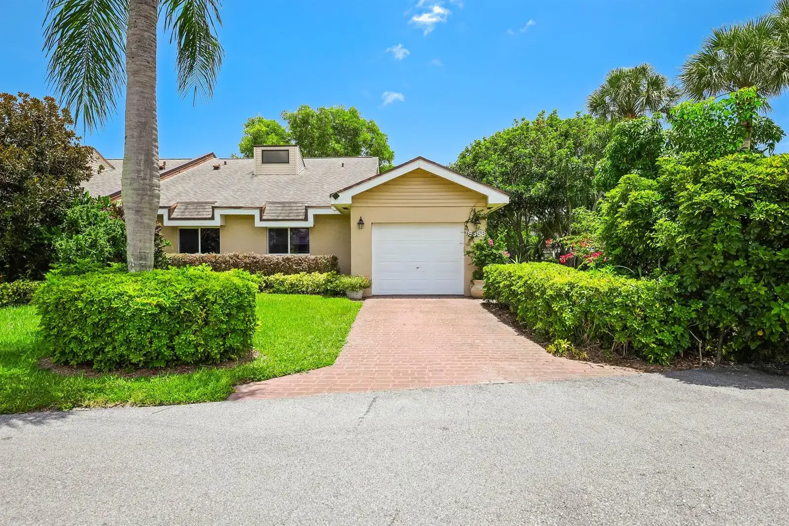 6858 FOUNTAINS Circle, Lake Worth FL 33467 photo 2