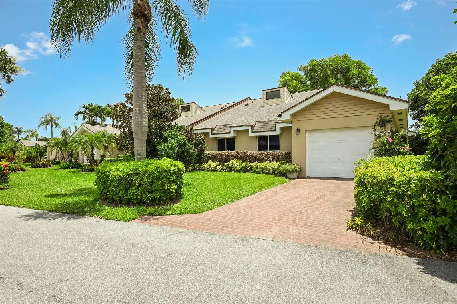 6858 FOUNTAINS Circle, Lake Worth FL 33467 photo 3