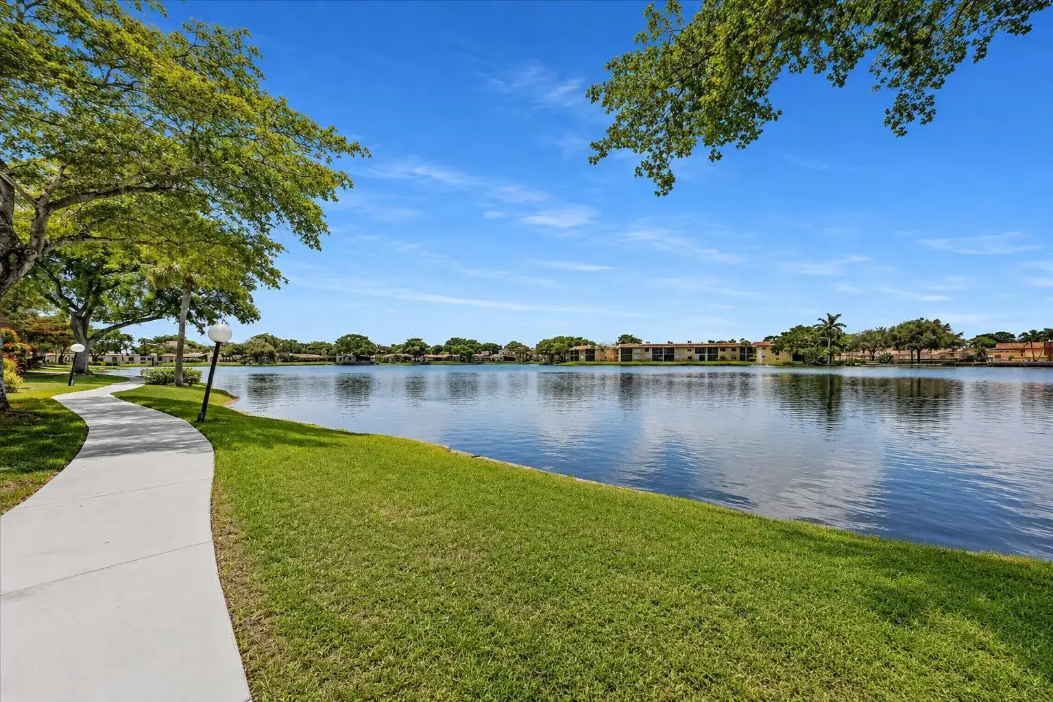 412 Briarwood Circle, Hollywood FL 33024 photo 2