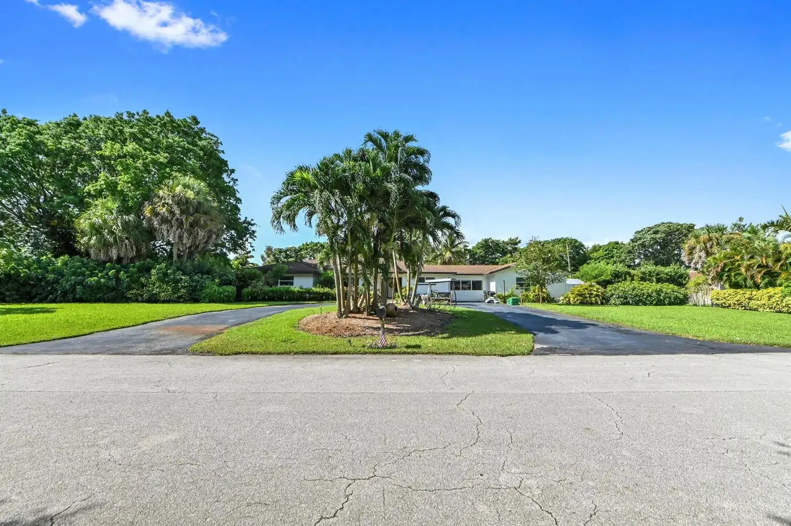 4580 Glenwood Drive, Coconut Creek FL 33066 photo 2