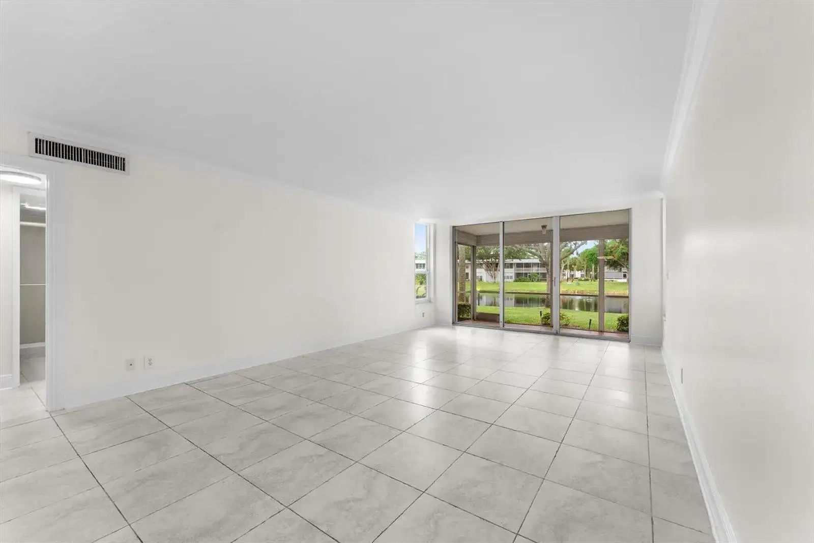 4240 OAKS Terrace # 103, Pompano Beach FL 33069 photo 2