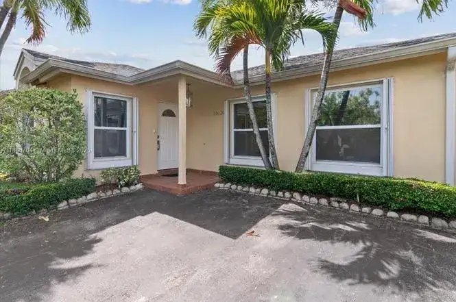 10120 NW 57th Street, Doral FL 33178 photo 2