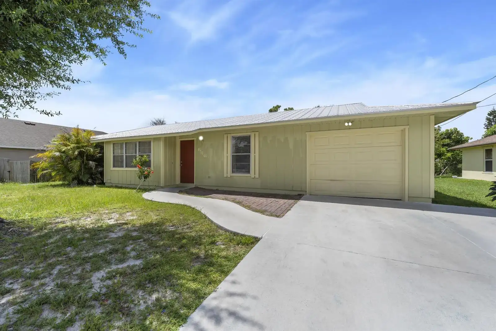 636 SW EYERLY Avenue, Port St. Lucie FL 34983 photo 2
