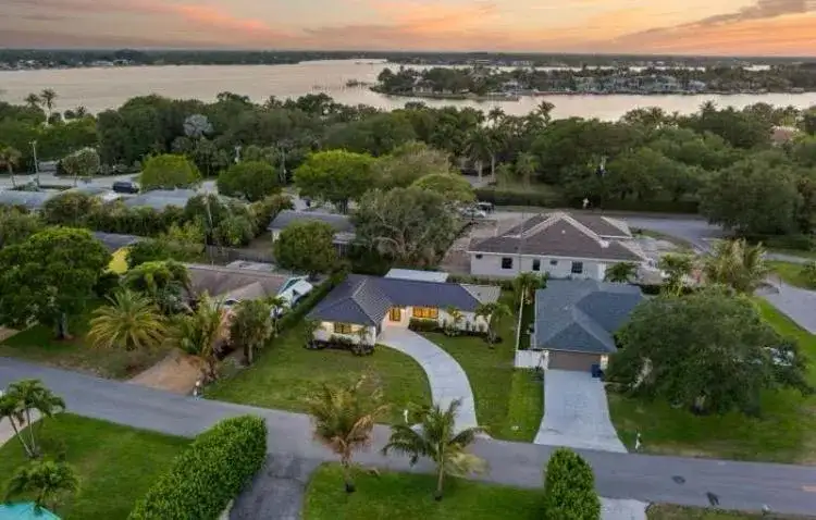 128 W Norfolk Road, Jupiter FL 33469 photo 2