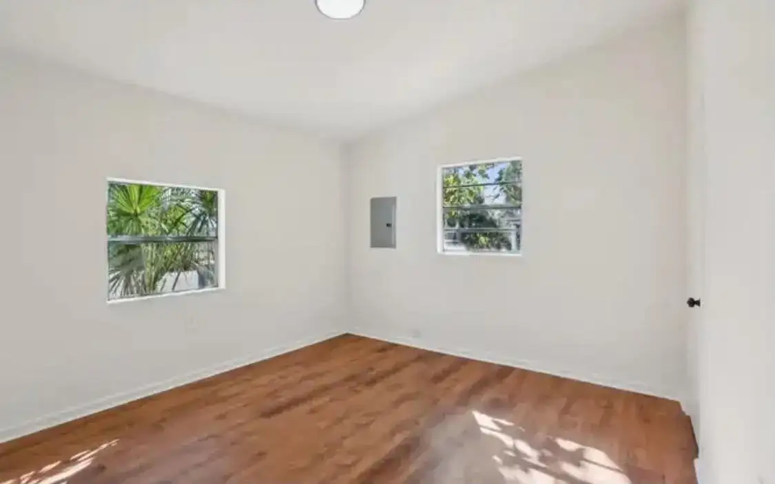 3416 N GARRISON Street, Tampa FL 33619 photo 3