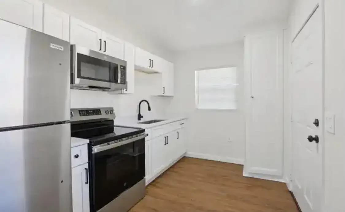 3416 N GARRISON Street, Tampa FL 33619 photo 4