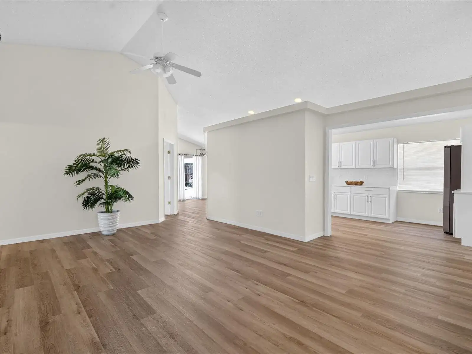 459 Halstead Drive, Davenport FL 33897 photo 3