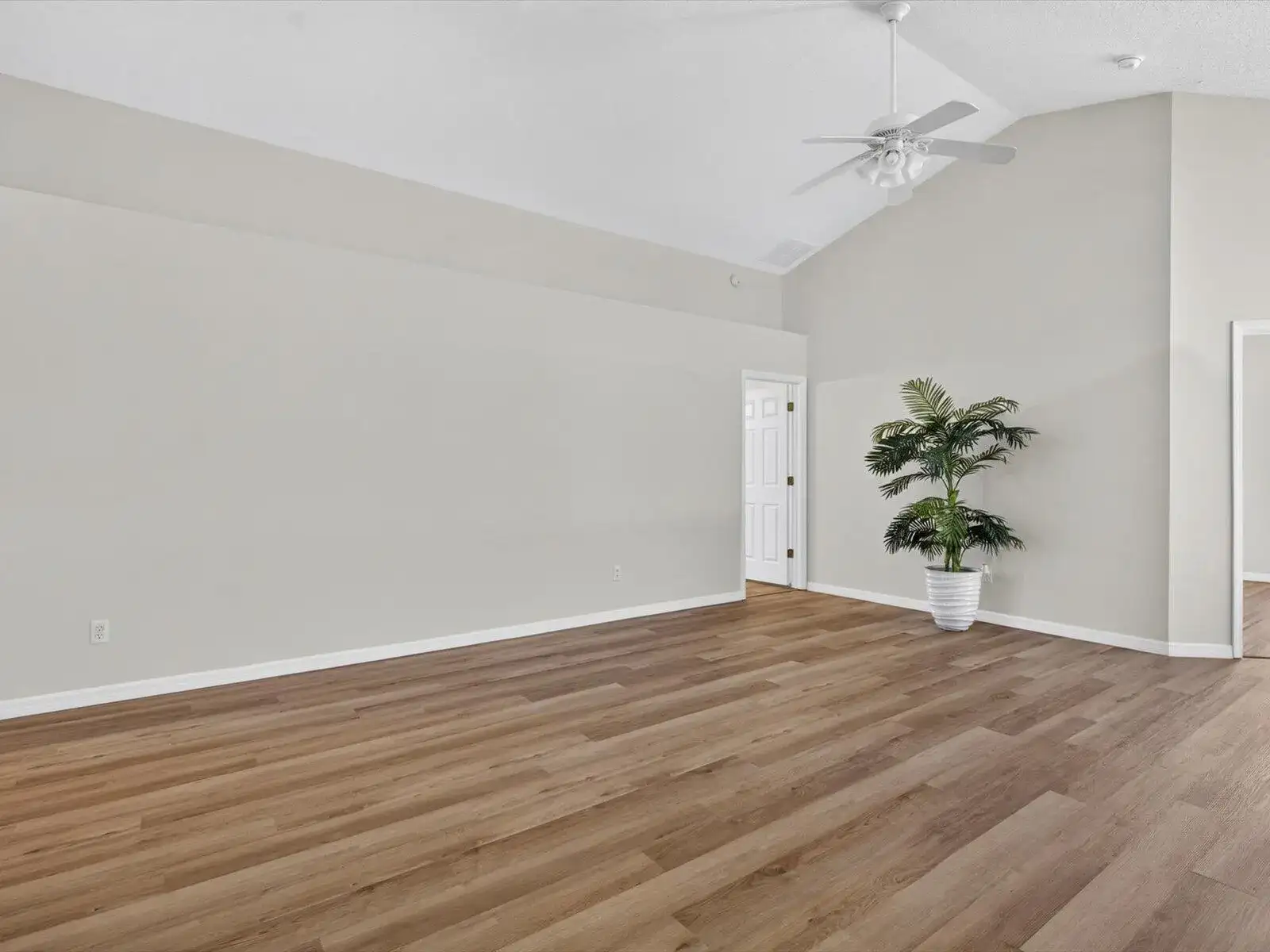 459 Halstead Drive, Davenport FL 33897 photo 4
