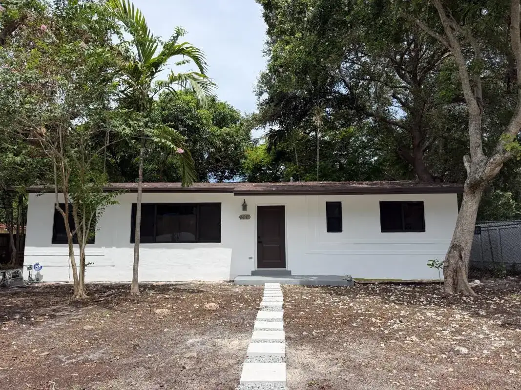 3611 SW 33rd Avenue, West Park FL 33023 photo 2