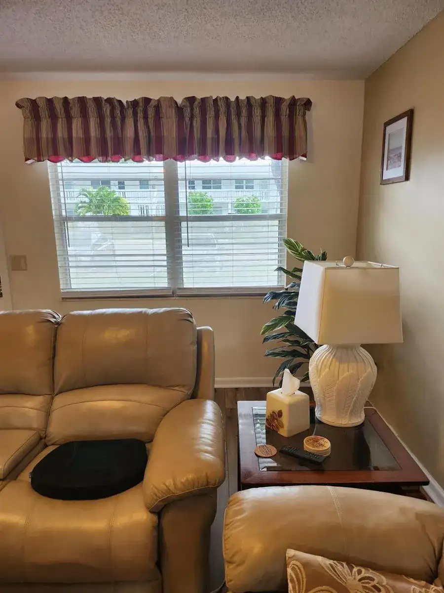 74 Newport Court E, Deerfield Beach FL 33442 photo 3