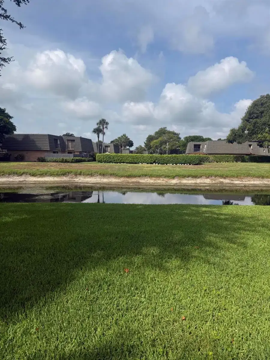 187 Charter Way, West Palm Beach FL 33407 photo 4