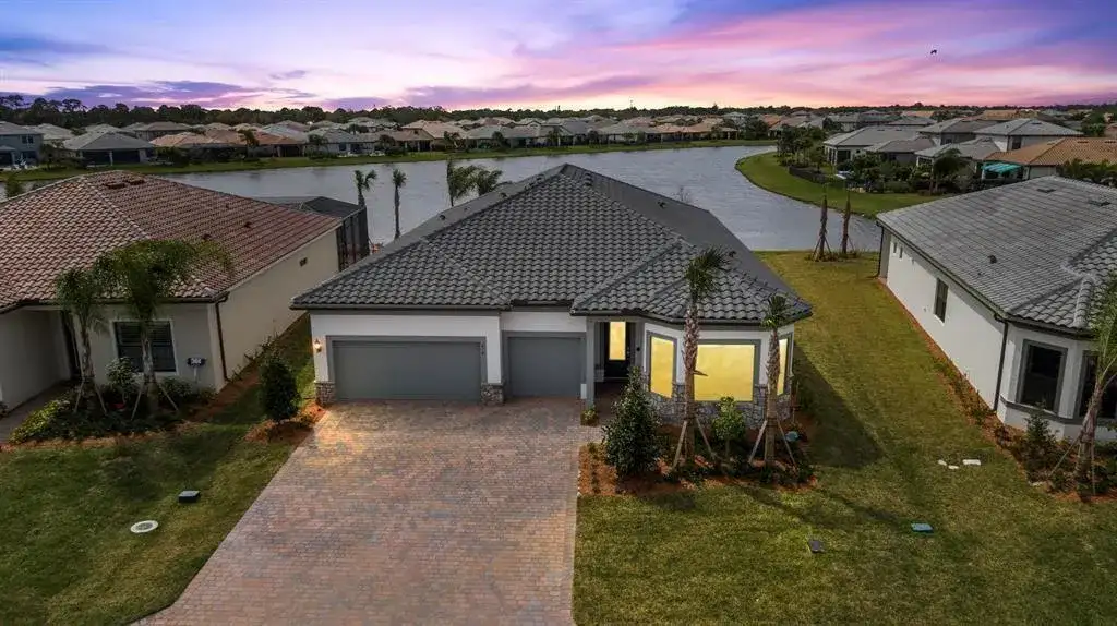 818 SE COURANCES Drive, Port St. Lucie FL 34984 photo 2