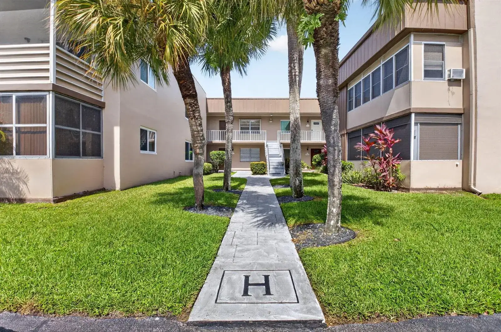 352 PIEDMONT H, Delray Beach FL 33484 photo 2