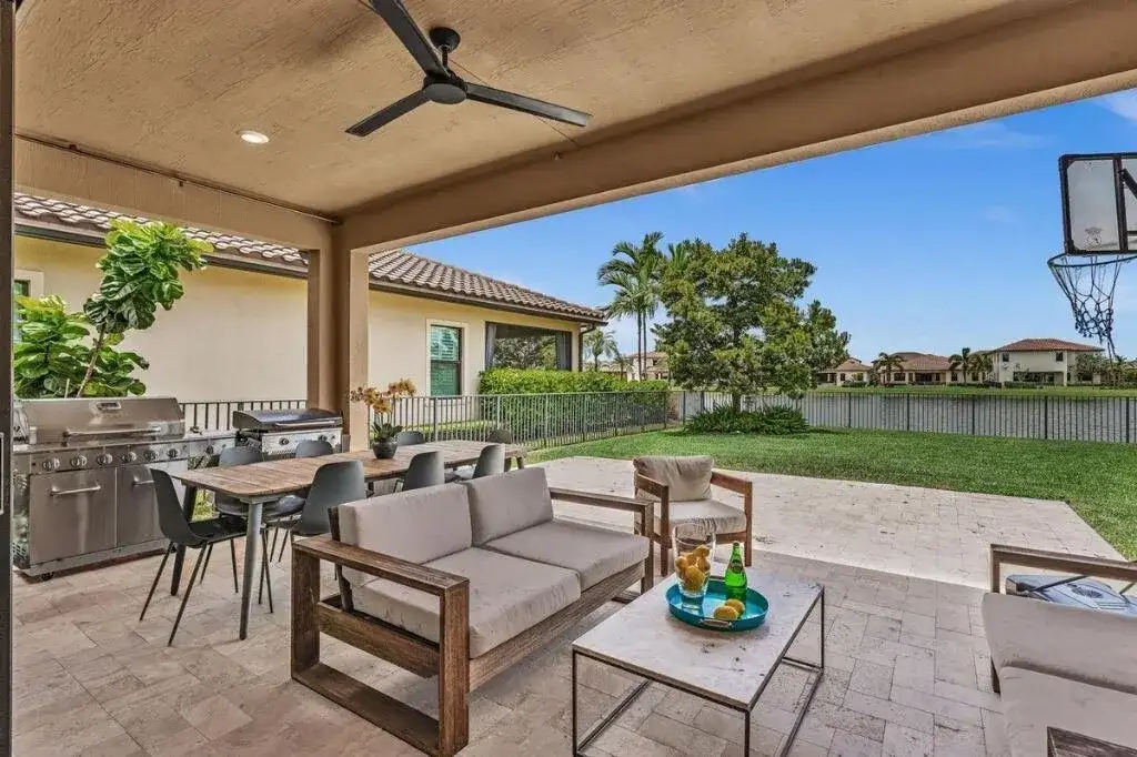 12143 S BAYPOINT Circle, Parkland FL 33076 photo 4
