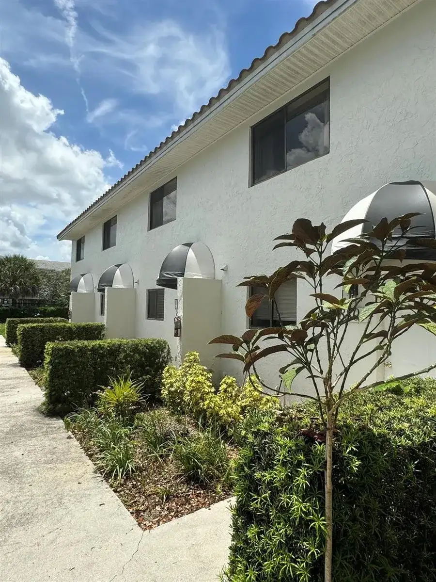 8807 NW 35th Street, Coral Springs FL 33065 photo 2
