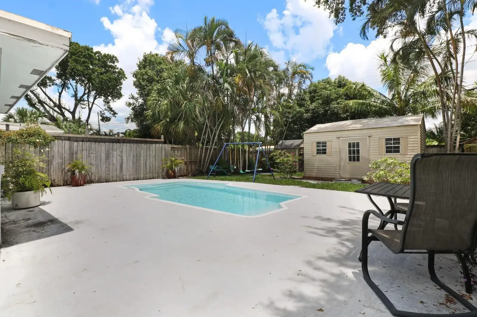1435 NE 39th Street, Oakland Park FL 33334 photo 2
