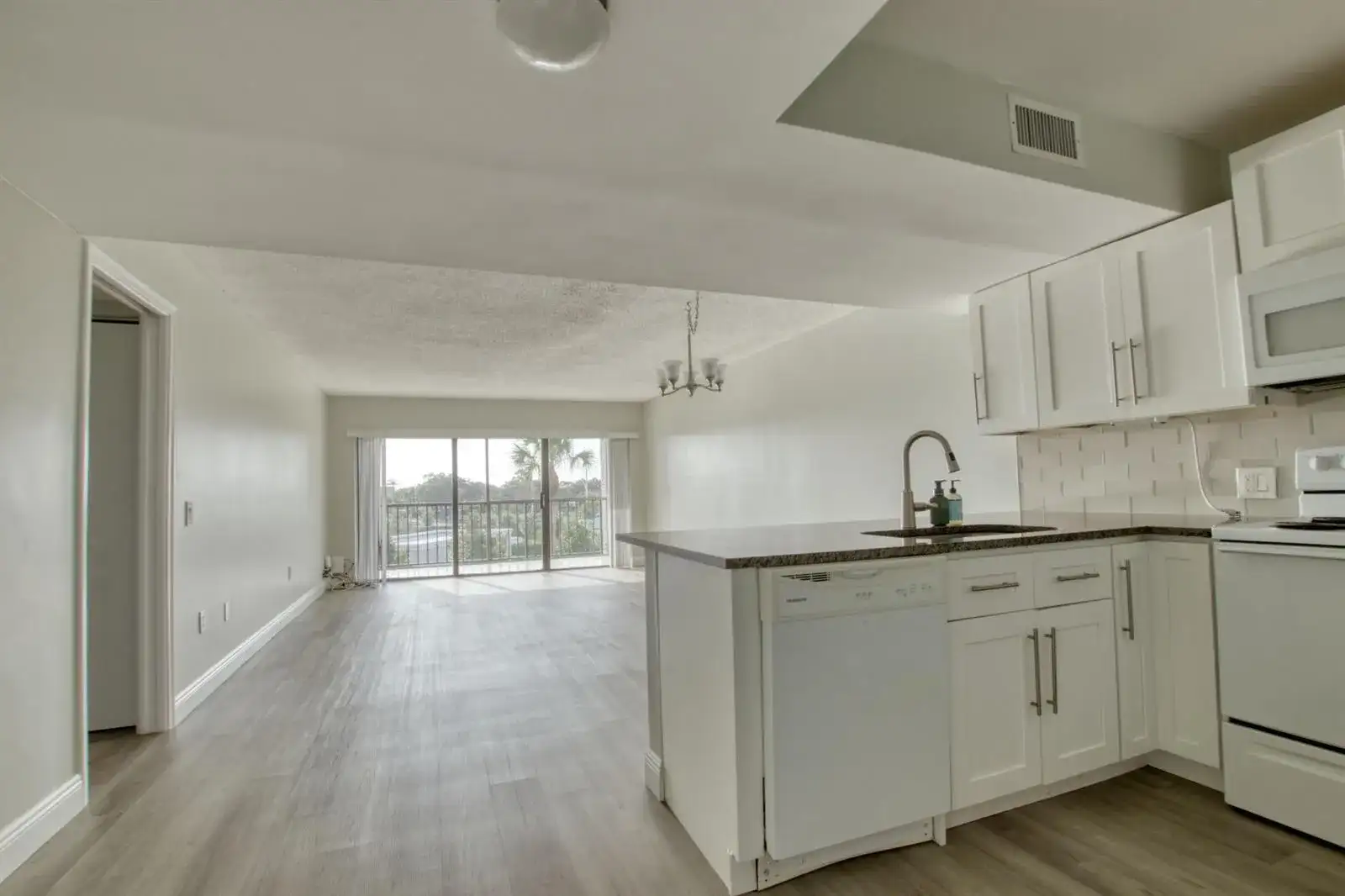 4254 D Este Court # 304, Lake Worth FL 33467 photo 3