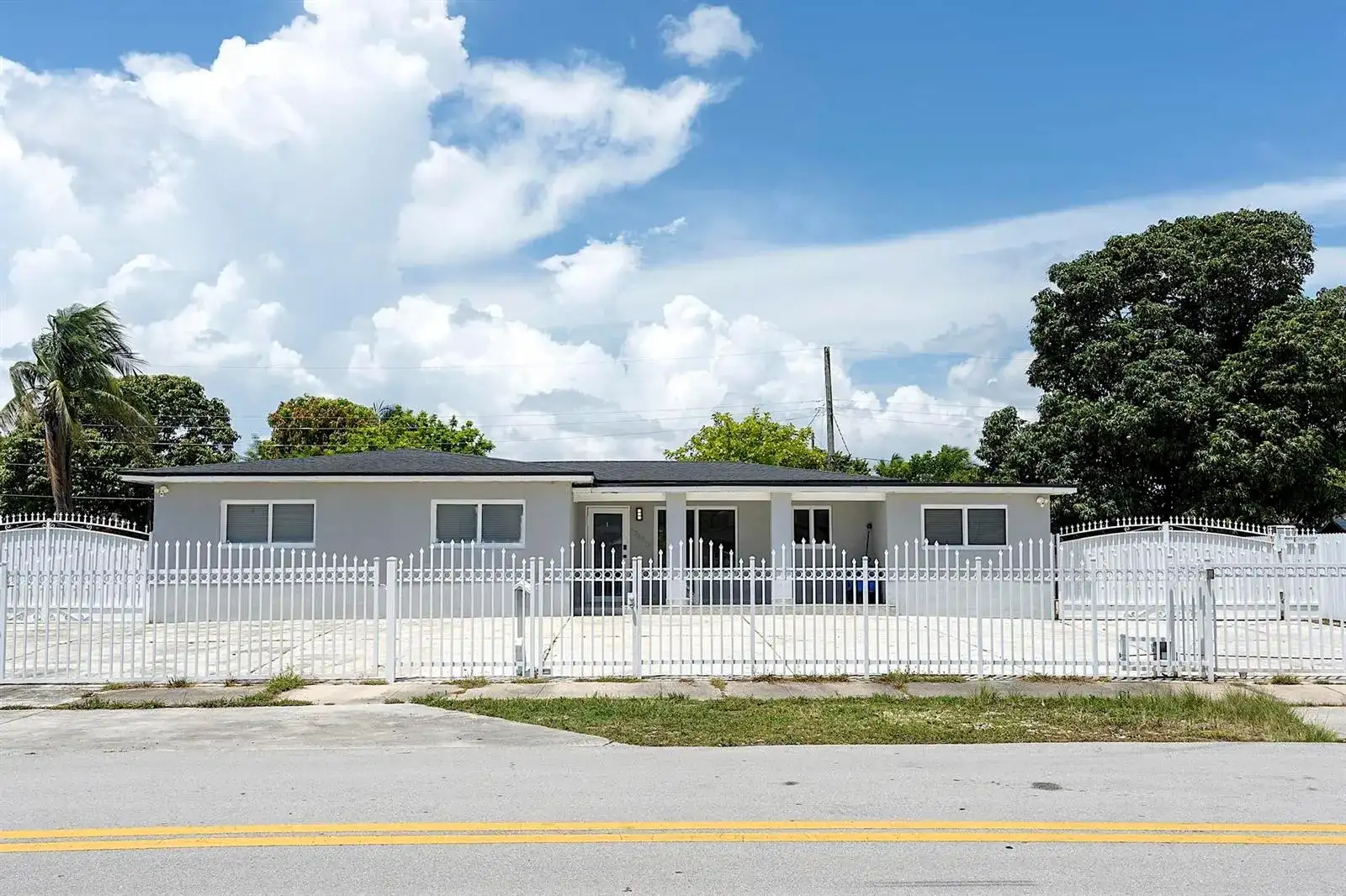 17840 NW 28TH Court, Miami Gardens FL 33056 photo 2