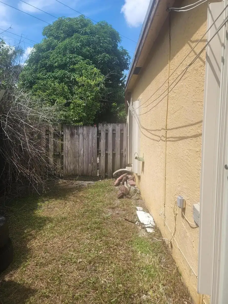 2430 SW 82ND Terrace, Miramar FL 33025 photo 2