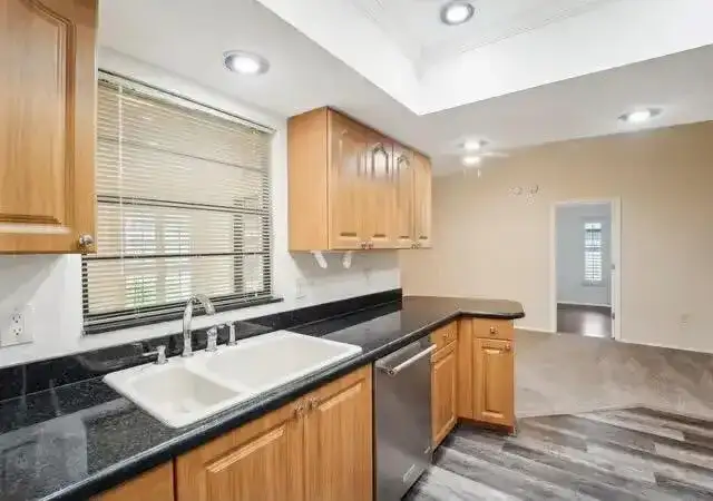 8124 GLENBROOKE Place, Sarasota FL 34243 photo 5